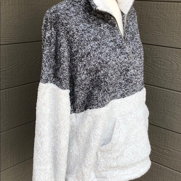 Doe & Rae Fuzzy Pullover - Picture 3 of 8